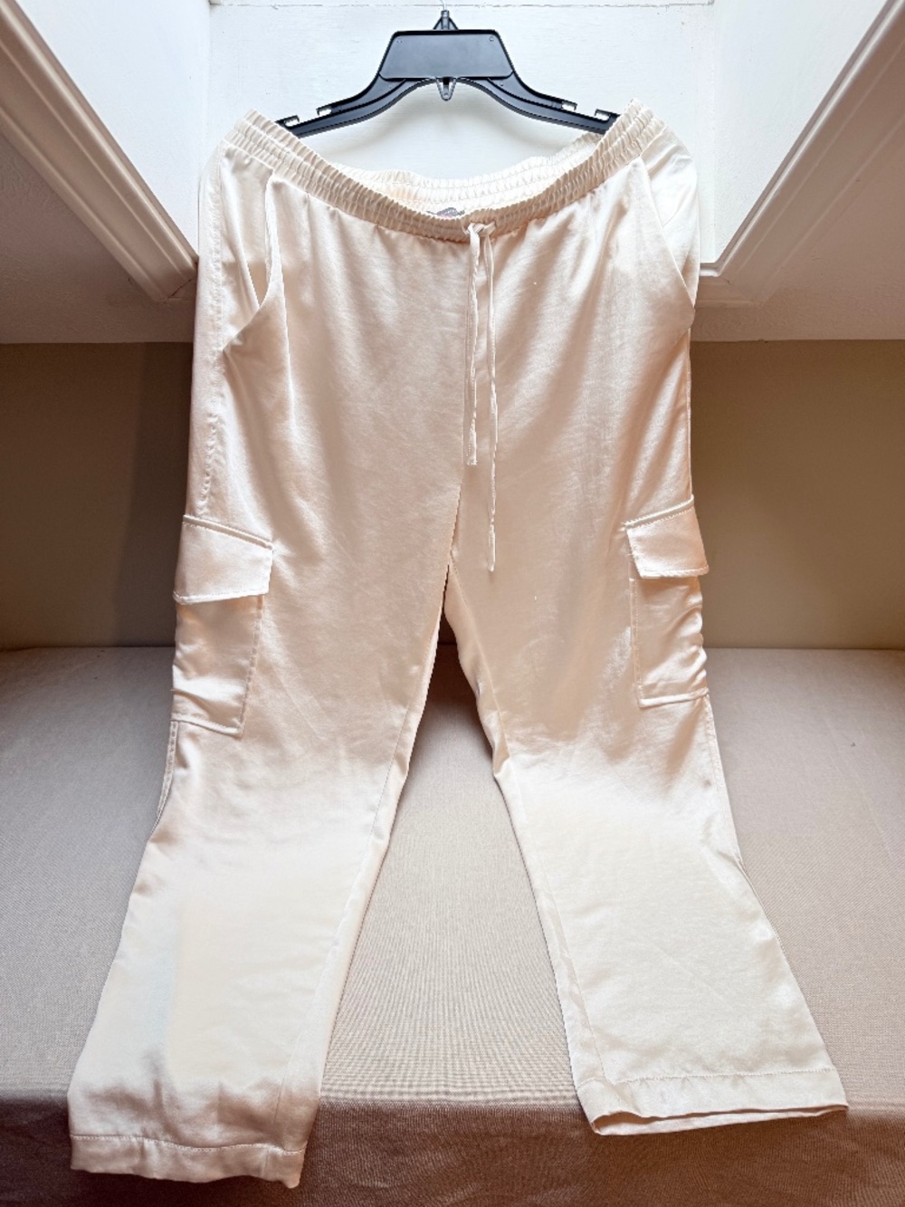 Vince Camuto Ivory Satin Drawstring Cargo Pants Size Medium